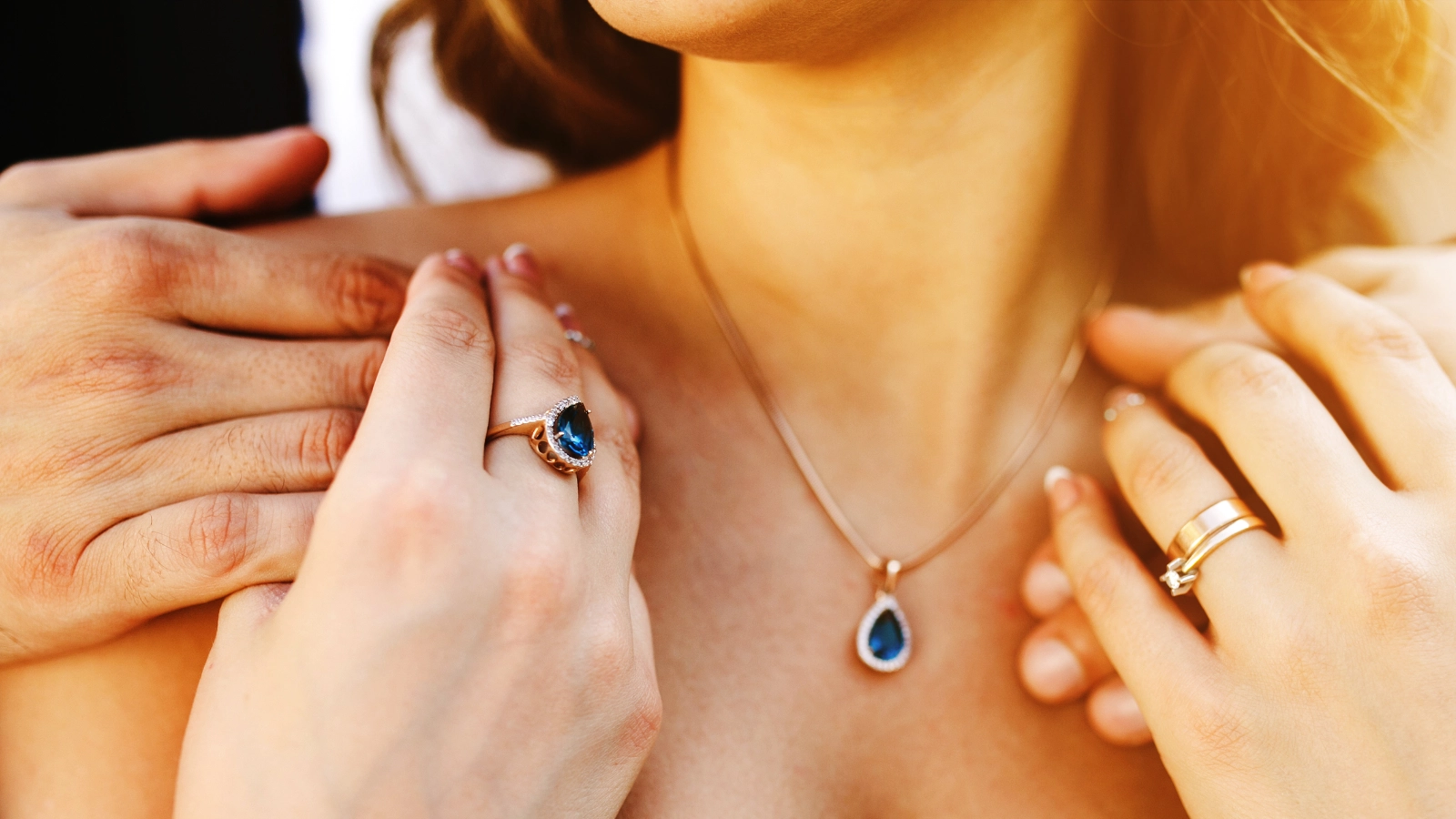 Razlika između pozlaćenog i srebrnog nakita – što odabrati? - Affinity Silver Razlika između pozlaćenog i srebrnog nakita – što odabrati